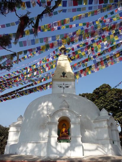 ...kleine Stupa auf dem Weg zum Kloster