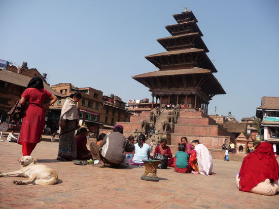 ...Dubar Square in Bhaktapur mit dem höchsten Tempel