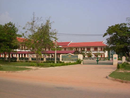 Eine SOS Kinderdorf Schule in Siem Reap für Waisenkinder aus der Zeit der Roten Khmer