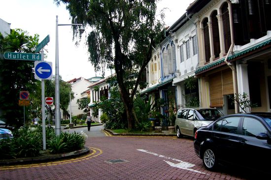 aus der Haustür um die Ecke