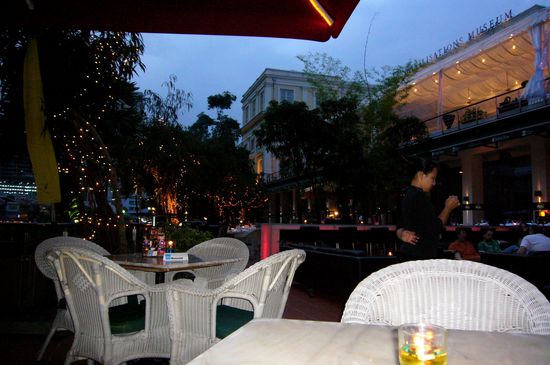 Abendessen in netter Atmosphäre direkt am Singapore River