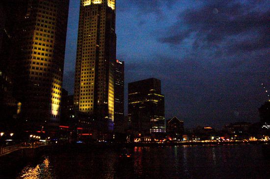 ein letzter Blick auf das nächtliche Singapore