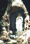 Figurengruppen aus Sandstein in der Chiesetta di Piedigrotta
