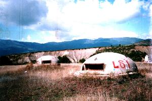 Militärbunker überziehen das ganze Land