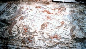 Bodenmosaik der Basilika