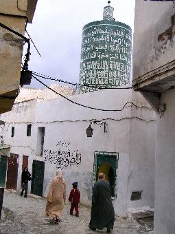 Moulay Idris: Moschee mit rundem Minarett