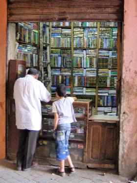 Marrakesch: Buchhandlung in der Medina