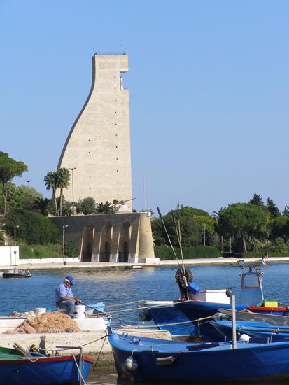 Marinedenkmal in Brindisi