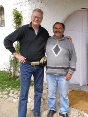 Spiro Ukoski vor seinem Haus in Vranište