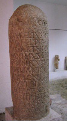 Meilenstein von der antiken Via Egnatia im Stadtmuseum von Ohrid
