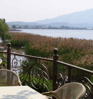 Am Ufer des Volvi-Sees