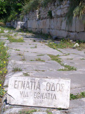 Die Via Egnatia (griechisch: Egnatia Odos) führte auch durch Philippi