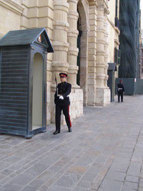 Valletta: Wachen vor dem Großmeisterpalast