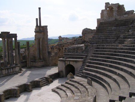 Dougga: Theater