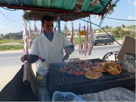 bei El Fahs: Lammbraterei