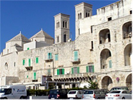 Molfetta: Blick auf Altstadt und Dom