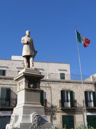 Molfetta: Standbild von Giuseppe Mazzini