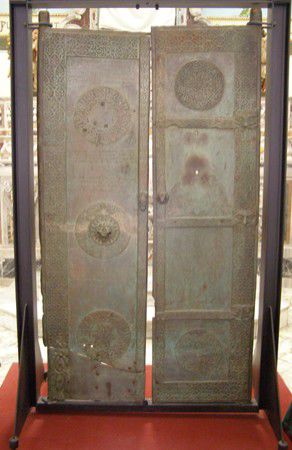 Canosa di Puglia: Kathedrale - Bronzetür des Grabmals Bohemund I.