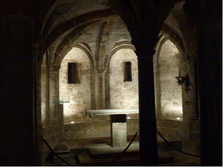 Sutri: Dom - Krypta