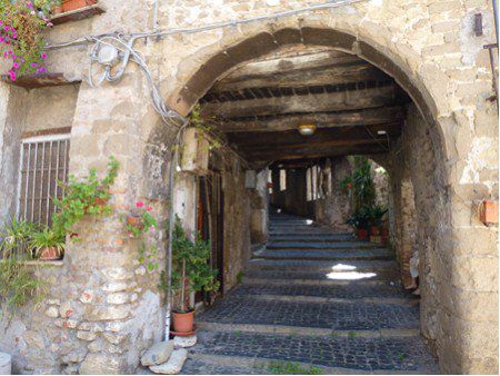 Cori: Via del Porticato