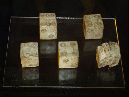 Cerveteri: Etruskisches Museum - Würfel