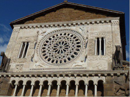 Tuscania: Kirche San Pietro (11. Jh.)
