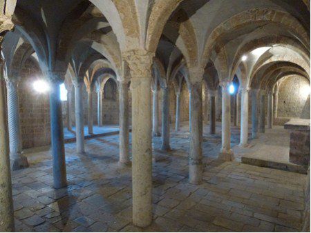 Tuscania: Kirche San Pietro - Krypta