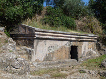 Tuscania: Tomba del Dado