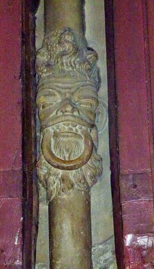 Dijon - Notre Dame Säule
