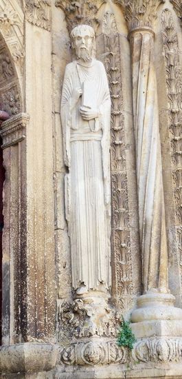 Avalon - Prophetengestalt am Portal der Kirche St. Lazare