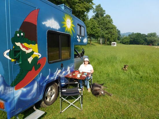 Visoko - campen am Flussufer