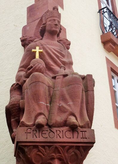 Annweiler - Statue Friedrich II.