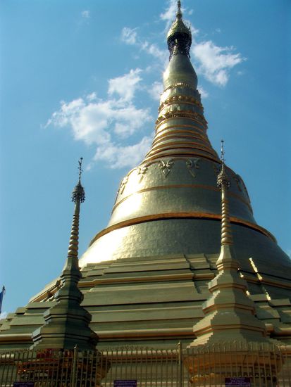 ganz genau...die Shwedagonpagode
(ne is nur ne kleine Kopie, die echte kommt naechste Woche)