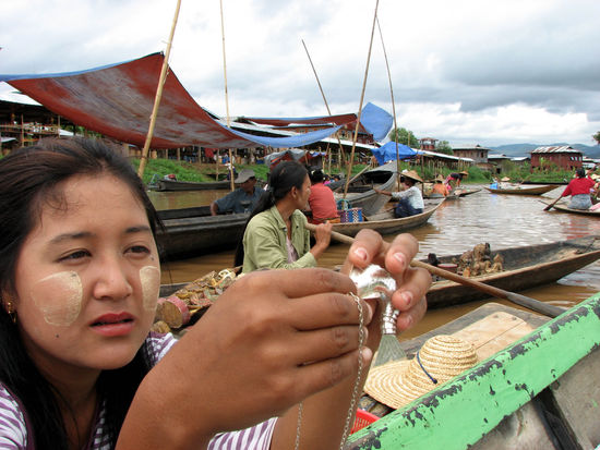 Floating "Market"
(meistens allerdings nur Touri-Abzocke)