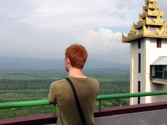 der grandiose Ausblick vom Mandalay-Hill
(im Hintergrund der Fahrstuhl fuer die fauleren Touristen)