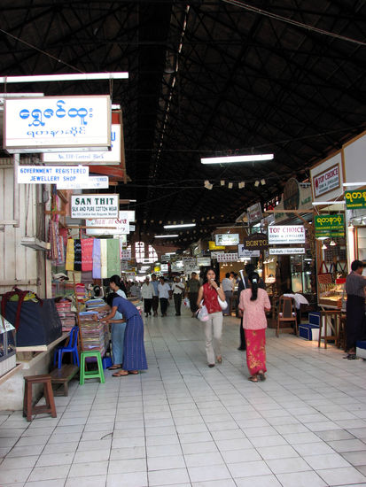 der Bogyoke Market
(das Souvinier-Mekka schlechthin)