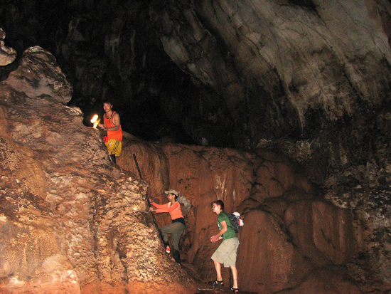 besagte Hoele fuer den Bruchteil einer Sekunde mal hell
(der geneigte Leser beobachtet gerade den Aufstieg ueber eine pilzige Leiter)