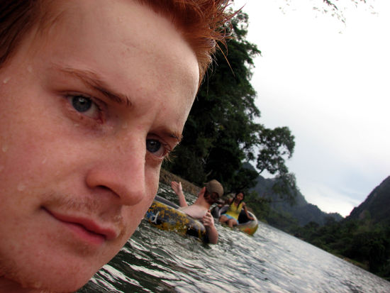 ...der Tilo...
(mit uns anderen im Hintergrund)