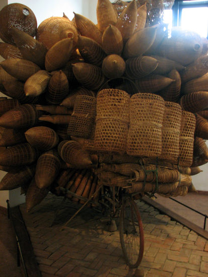 Raetsel: Was ist das?
(genau ein Fahrrad mit ueber 800 Fischfallen)