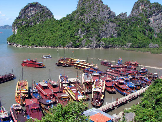 vor der Hoehle: "Welches ist denn unser Boot?"
(ich glaub das gelbe links wars)