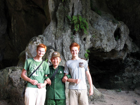 unser Bunkerguide
(wer moechte, dem spiel ich sein grandioses Gesangsviedeo vor)