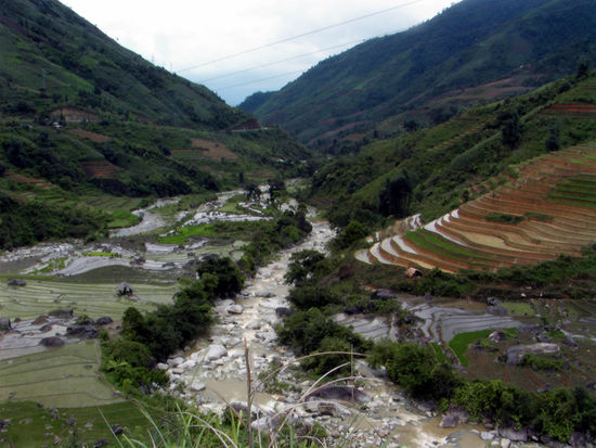 leider war das Licht sehr schlecht, sonst leuchten die Berghaenge in saftigem Gruen