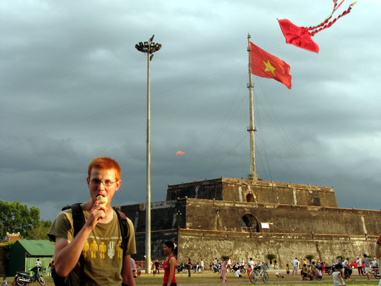 und wieder gabs ein Eis fuer mich und diesmal auch Wind
(bloederweise hatten wir unseren Drachen nicht dabei)