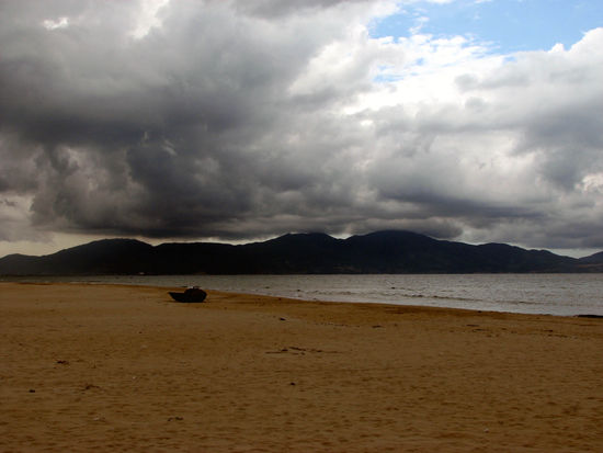 ...Strand links
(mit aufkommendem Weltuntergang)