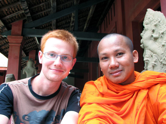 noch eine (oder zwei) der orangen Gestalten
(ist aber ein anderer als der Brillenmoench)