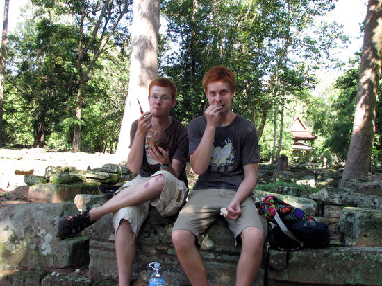 Brotzeit!!!
(neben der Terasse des Lepra-Koenigs)