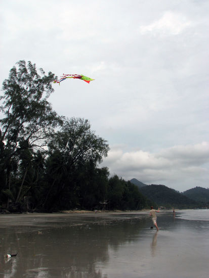 unser Strand...
(richtig, is der Drache aus Vietnam, hier war endlich mal genug Wind)