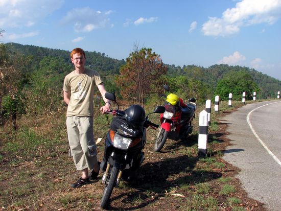 der Tom und die Mopets vor toller Landschaft