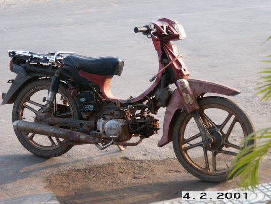 Dieses ist besagtes Moped. Macht doch schon nen ziemlich vertrauenerweckenden Eindruck, oder?