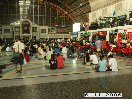 Bahnhofshalle vom Hauptbahnhof Hua Lampong